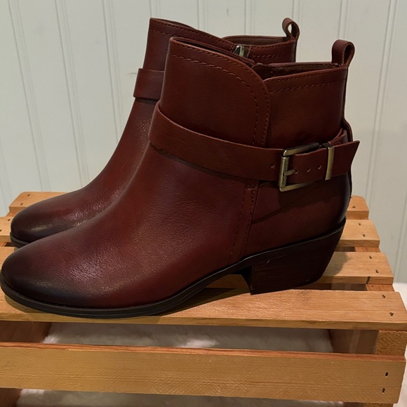 Vince Camuto Shoes - NWT Vince Camuto Brown Leather Ankle Boots Size 6 1/2